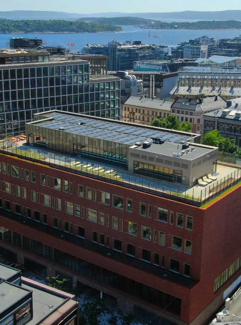 Ruseløkka skole i Oslo sett fra luften
